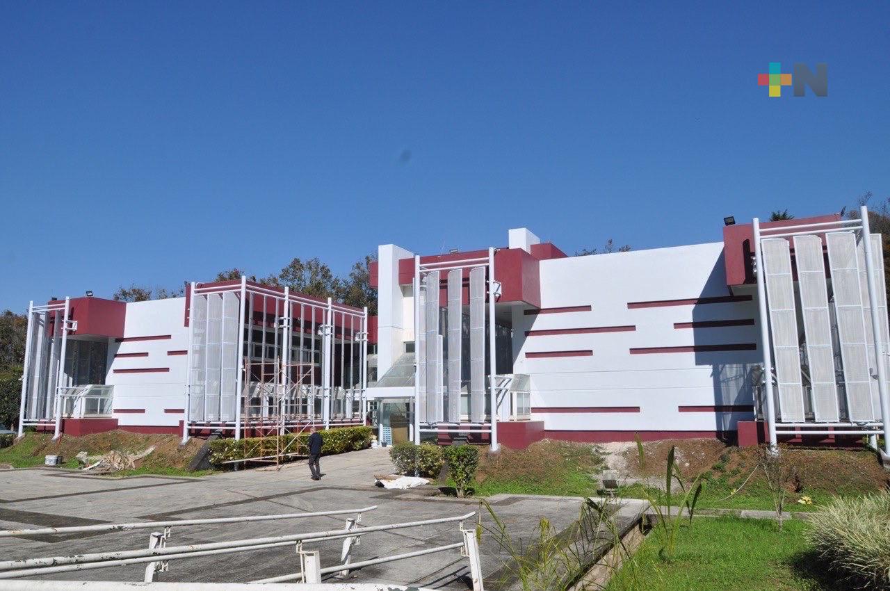 Supervisa Zenyazen Escobar obras de rehabilitación en la Normal Veracruzana