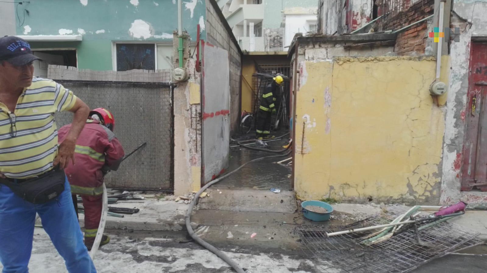 Se incendia bodega en Veracruz; se perdieron insumos para servicios en playa