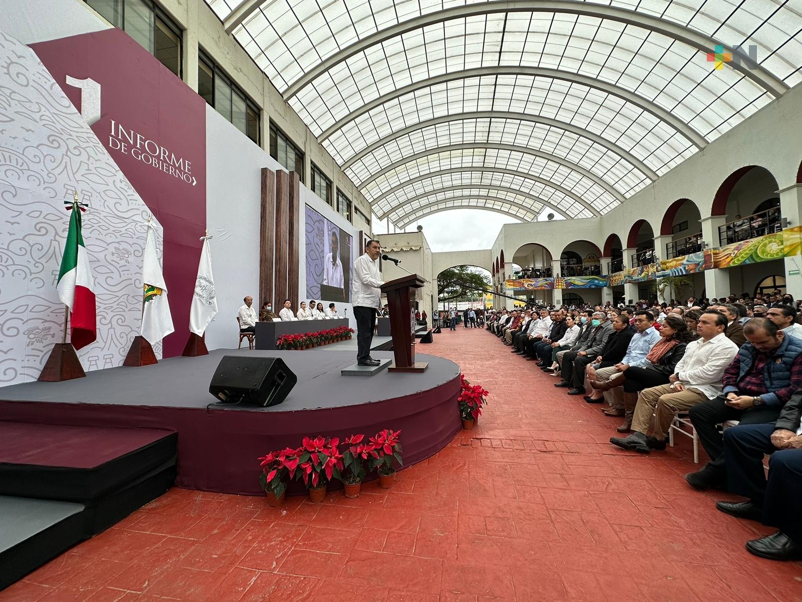 Alcalde de Coatzacoalcos rinde primer informe; destaca desarrollo económico