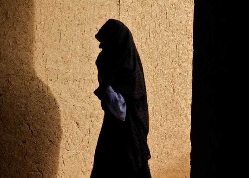 ONU urge a talibanes revertir prohibición a  mujeres de ir a universidades
