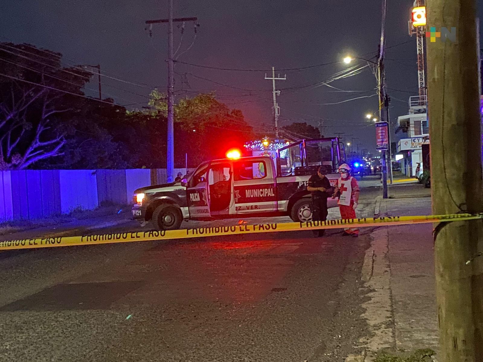 Muere niño tras golpearse contra poste cuando viajaba en urbano