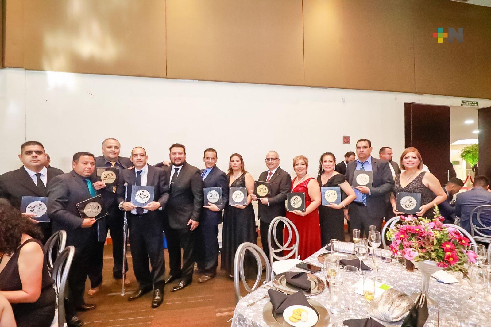 Exitosa cena de gala en conmemoración al aniversario 30 del Aquarium del Puerto