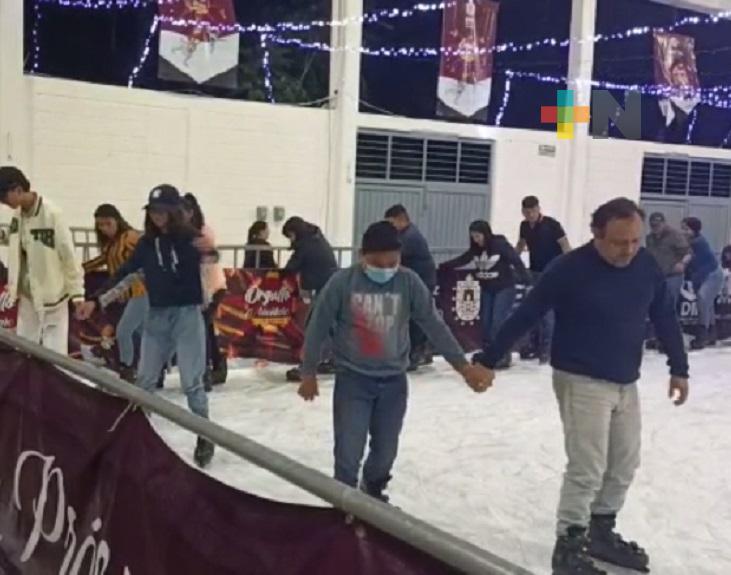 Un éxito villa iluminada y pista de hielo en Martínez de la Torre