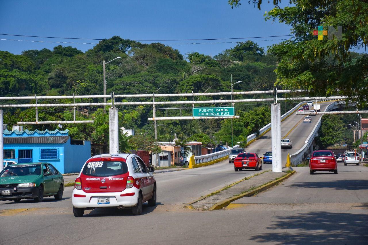 No existe riesgo en el puente de avenida Uno asegura Obras Públicas de Coatza