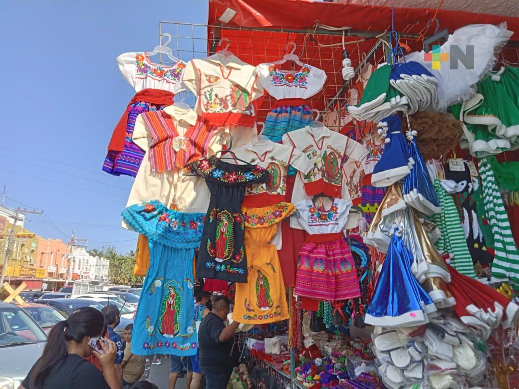 Bajas ventas de trajes guadalupanos para niñas y niñas