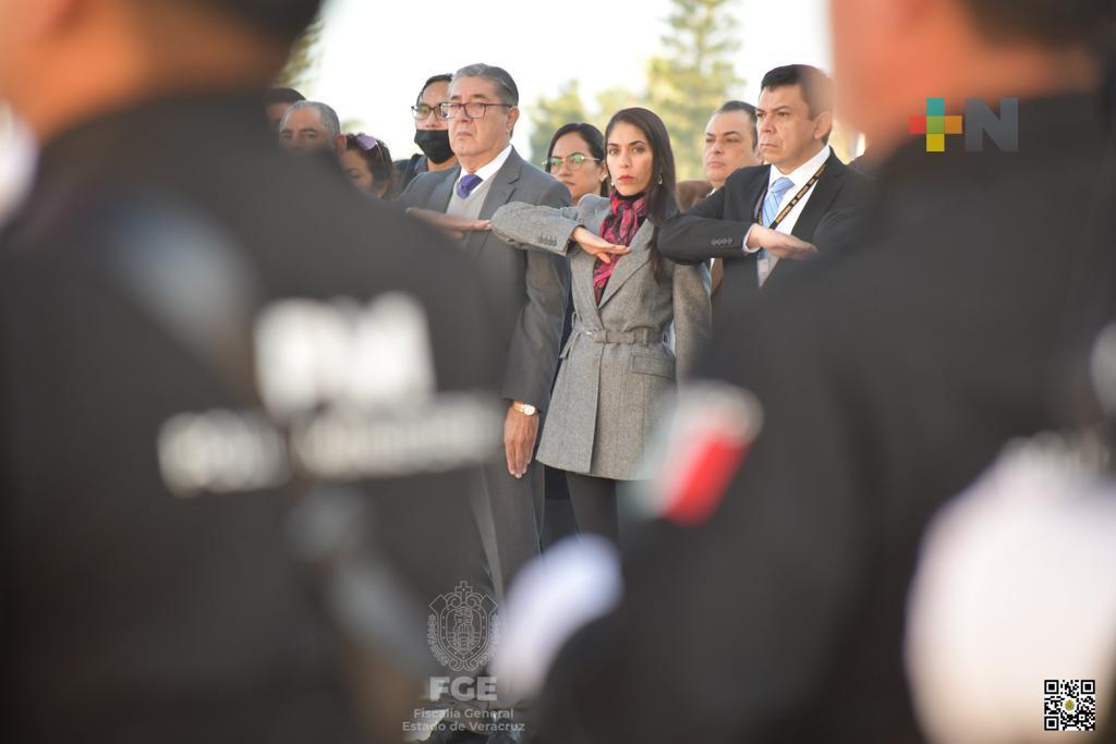 Fiscal General encabeza honores a la bandera en oficinas centrales