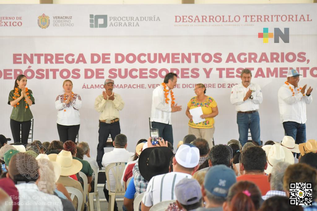 Fiscal General asiste a Entrega de Documentos Agrarios, Depósitos de sucesores y Testamentos; en Álamo Temapache