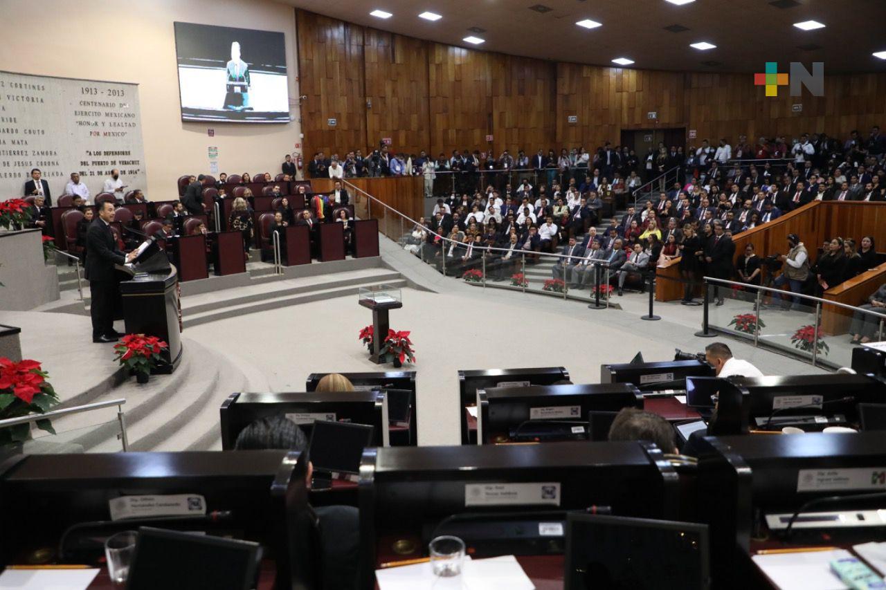 Reducción de la deuda pública, récord de obras en salud, justicia social y mejora en seguridad, destaca Cuitláhuac García ante el Congreso