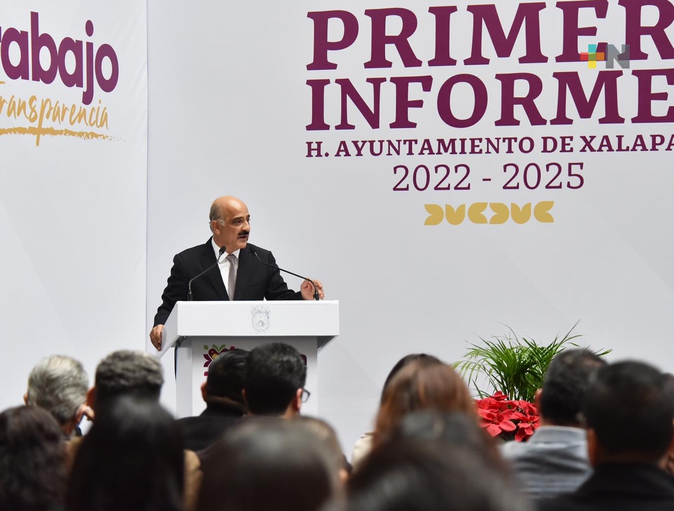 Ricardo Ahued rindió su primer informe de Gobierno, en Xalapa
