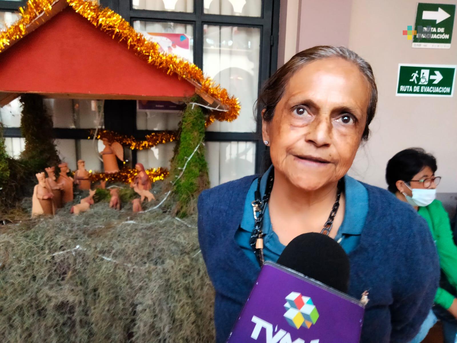 Iluminación navideña beneficia a comerciantes de parque Juárez