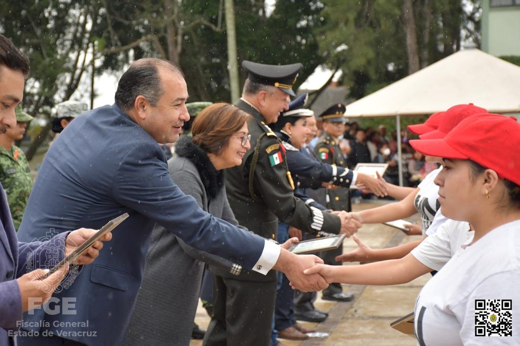 Realizar el servicio militar forma mujeres y hombres de honor, valor y patriotismo