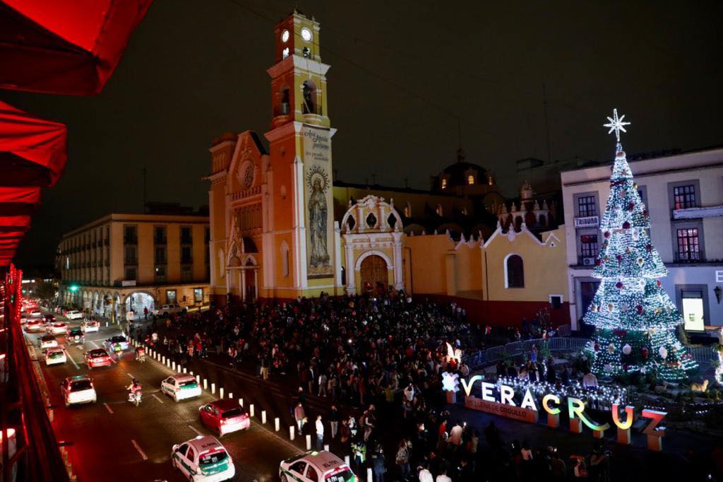 Listos nacimiento monumental y árbol navideño en plaza Lerdo