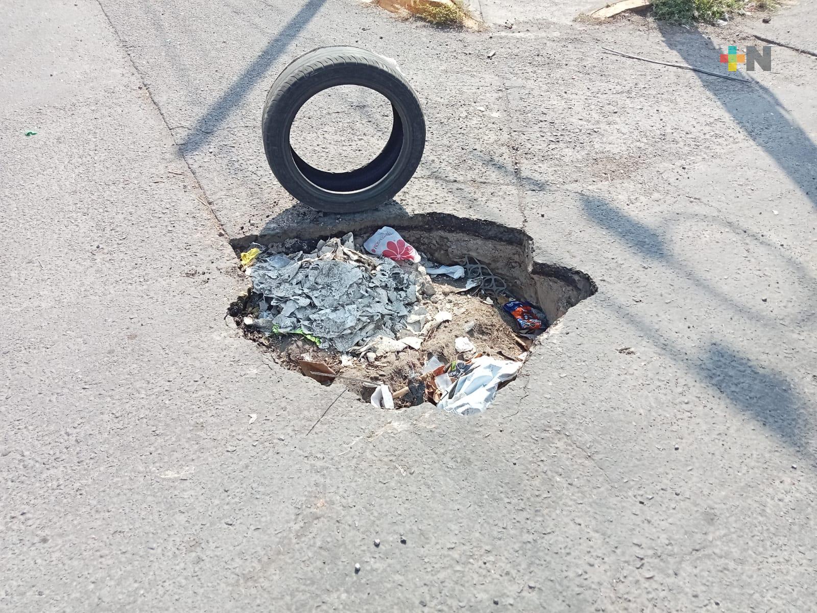 Reportan socavón en calle Constituyentes y J.B. Flores del municipio de Veracruz