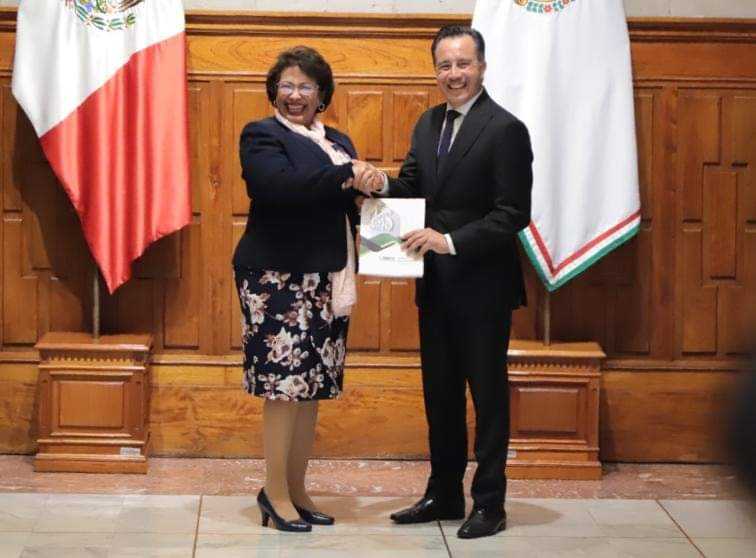 Delia González Cobos entrega su tercer informe de actividades 