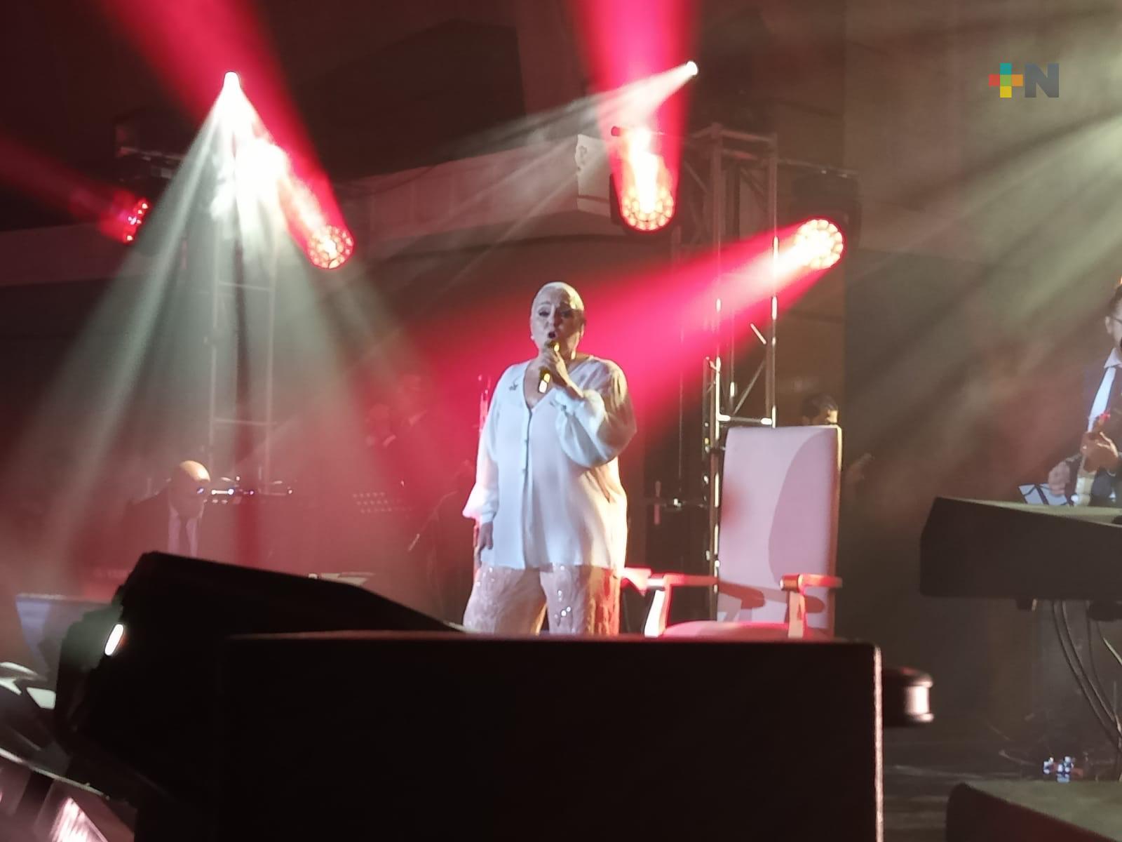 Brinda espectacular concierto Lupita D’Alessio en Veracruz