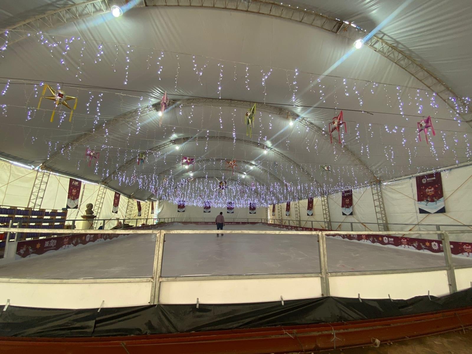 Cosamaloapan listo para inaugurar su pista de hielo y villa iluminada: Eric Cisneros