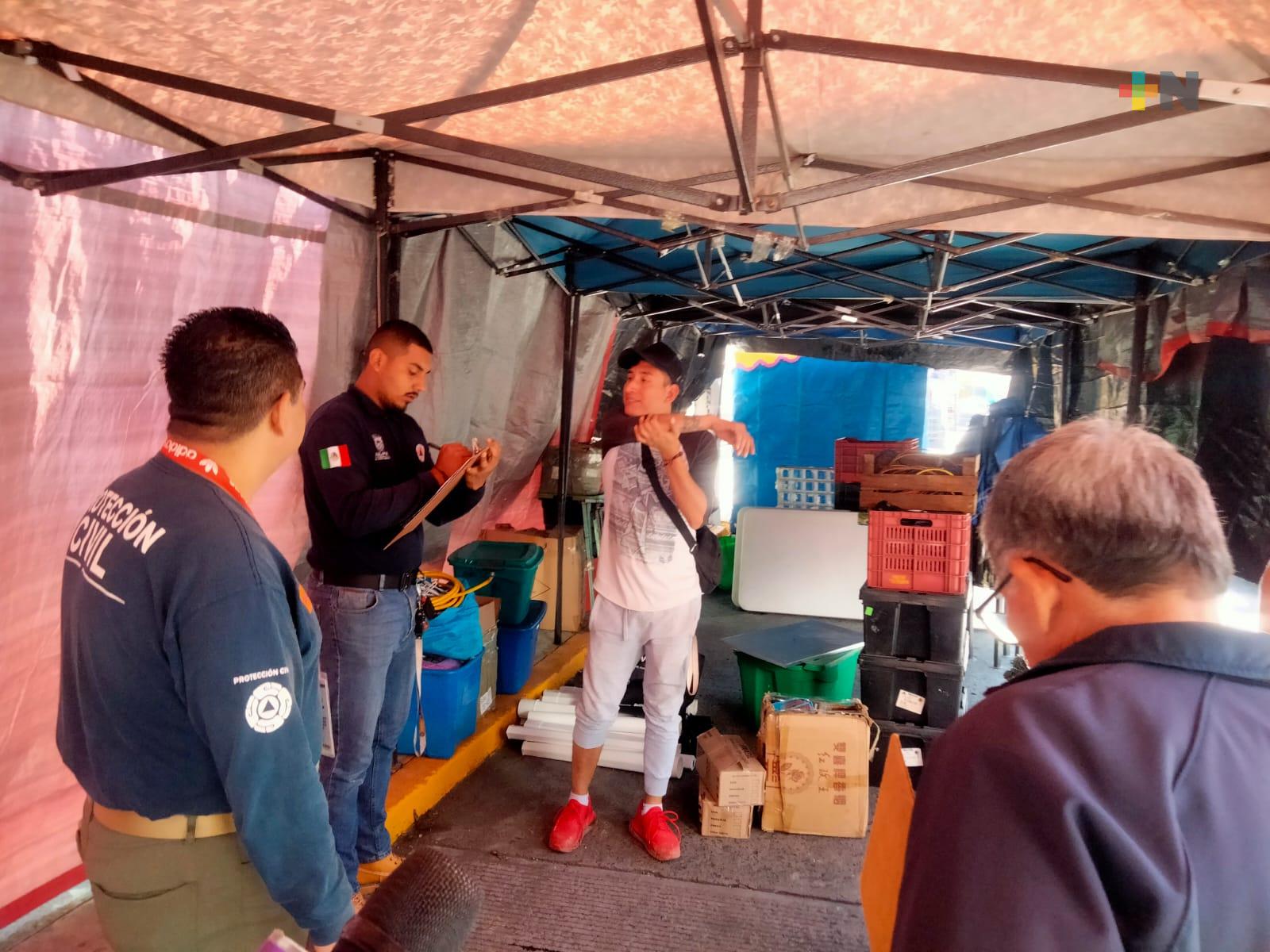 Autoridades municipales inspeccionan de puestos de comida en barrio de El Dique
