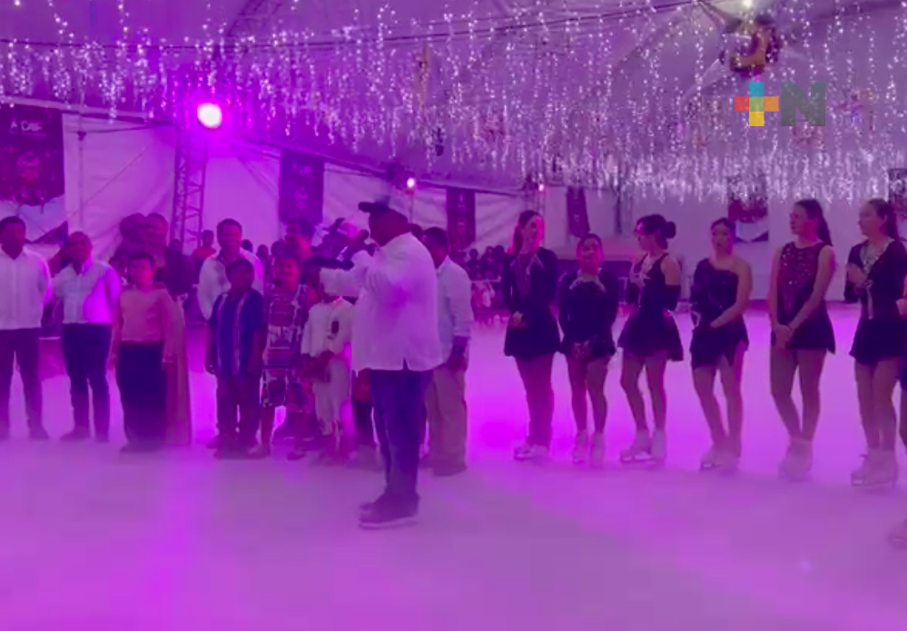 Inauguraron pista de hielo en Cosamaloapan