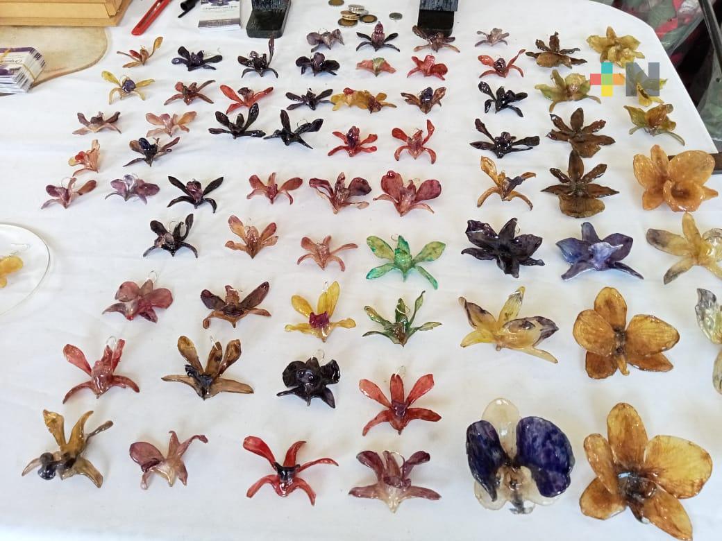 Técnica de orquídeas deshidratadas en Expo Nochebuena 2022