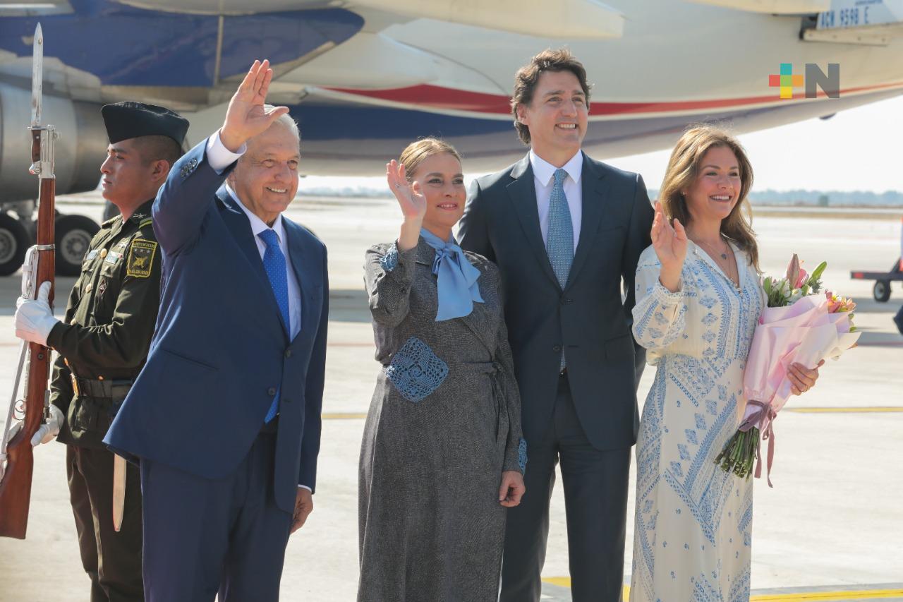 Presidente recibe al primer ministro de Canadá, Justin Trudeau, en el AIFA