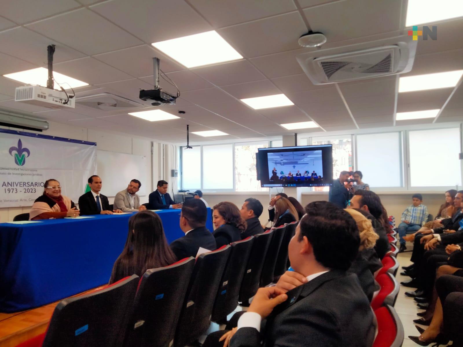 UV entrega reconocimientos a estudiantes de doctorado de Excelencia de Derecho