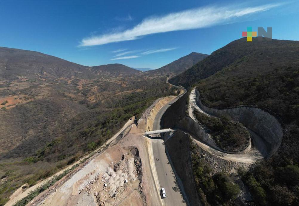 Gobierno federal dialoga con comunidades para terminar construcción del camino Oaxaca-Puerto Escondido