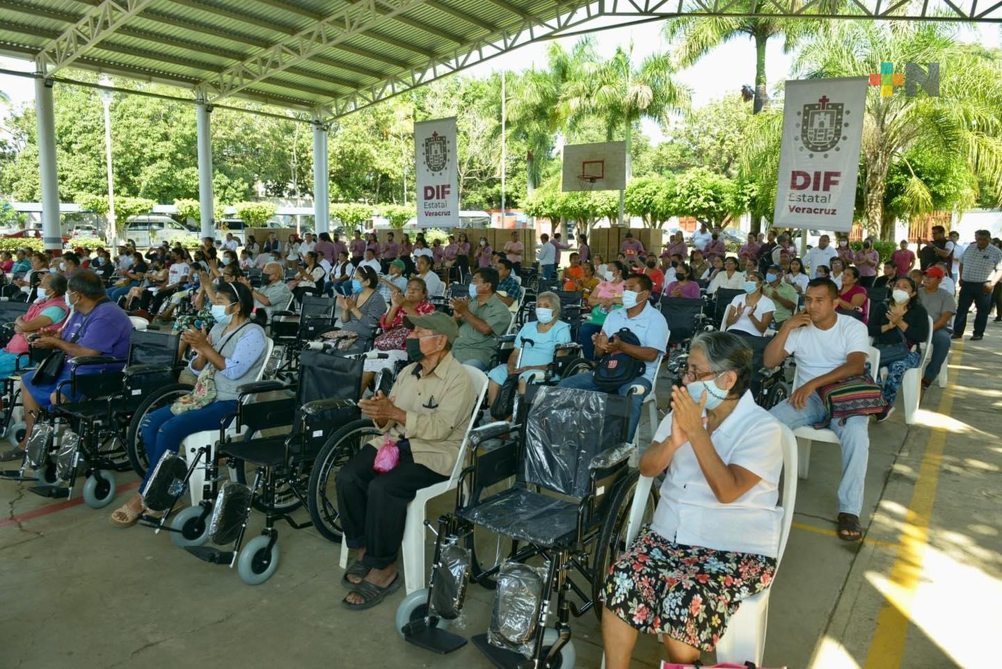 Trabajando por el bienestar, entregamos aparatos funcionales en Los Tuxtlas: Cuitláhuac García