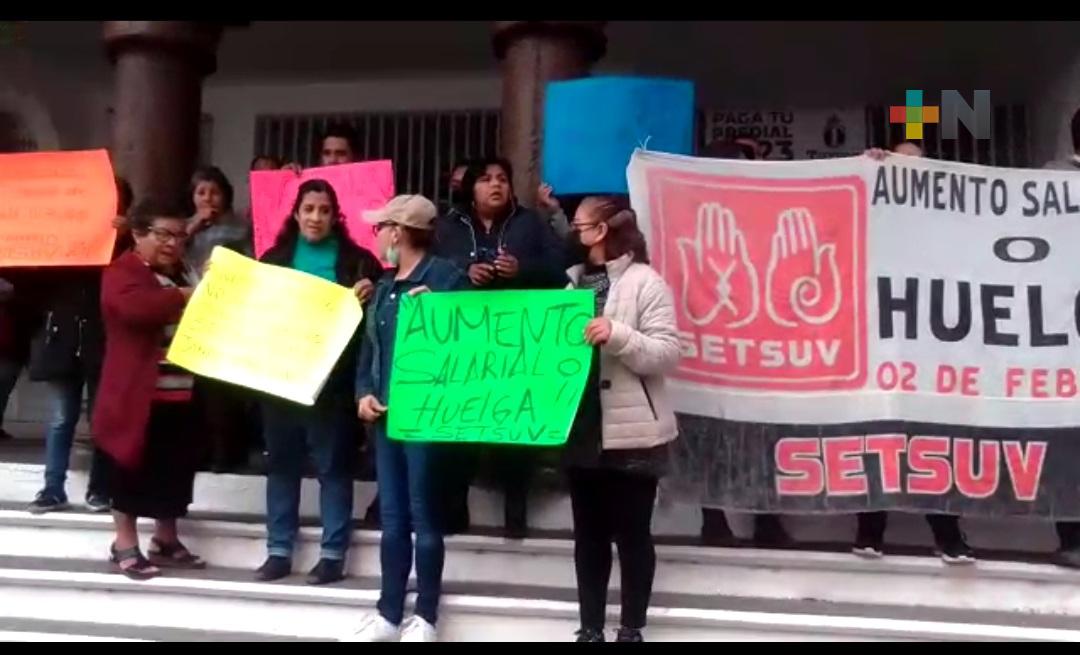 Académicos de UV en Tuxpan exigen aumento salarial