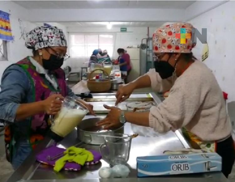 En apoyo a la economía familiar, Icatver impartió curso de repostería en Huayacocotla