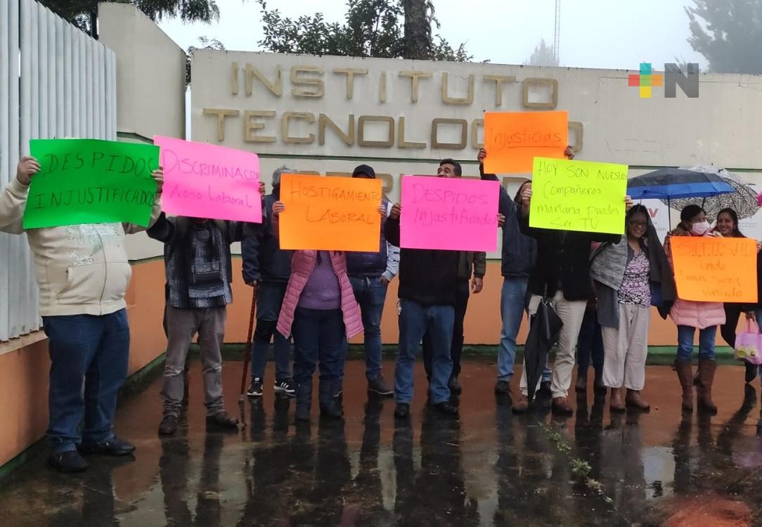 Con manifestación pacífica, docentes del Tecnológico de Huatusco defienden a compañeros