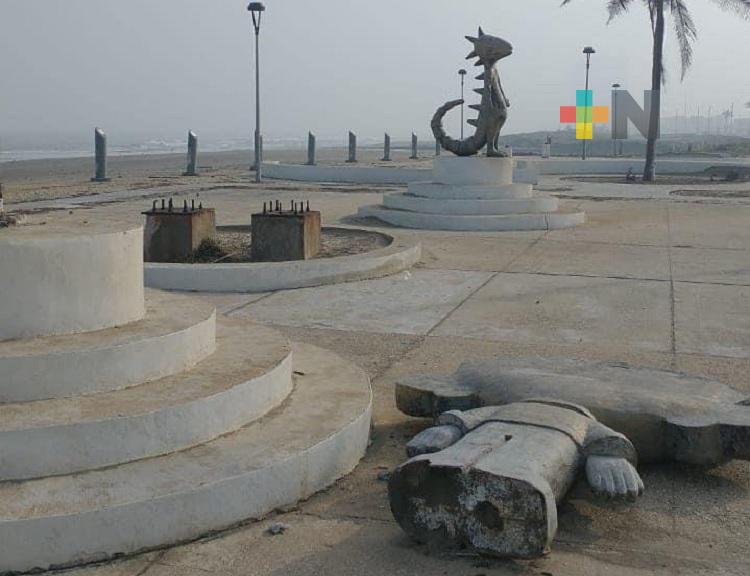 Contempla Ayuntamiento de Coatza rescatar esculturas dañadas