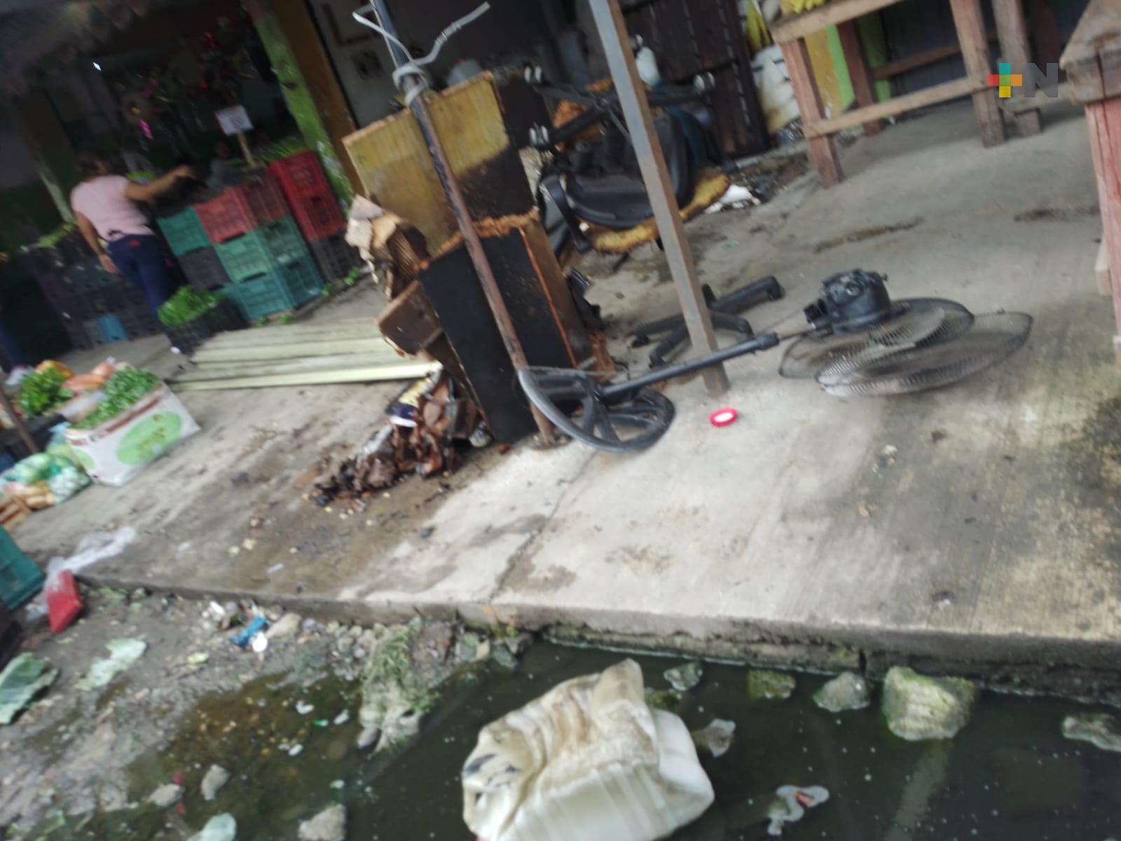 Explotó local que vendía alcohol de caña en centro de Veracruz