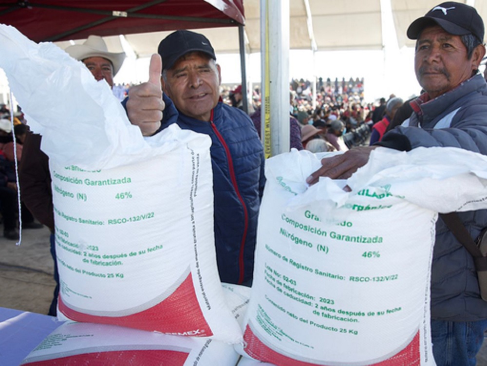 Entrega gobierno fertilizante gratuito para aumentar producción de granos básicos