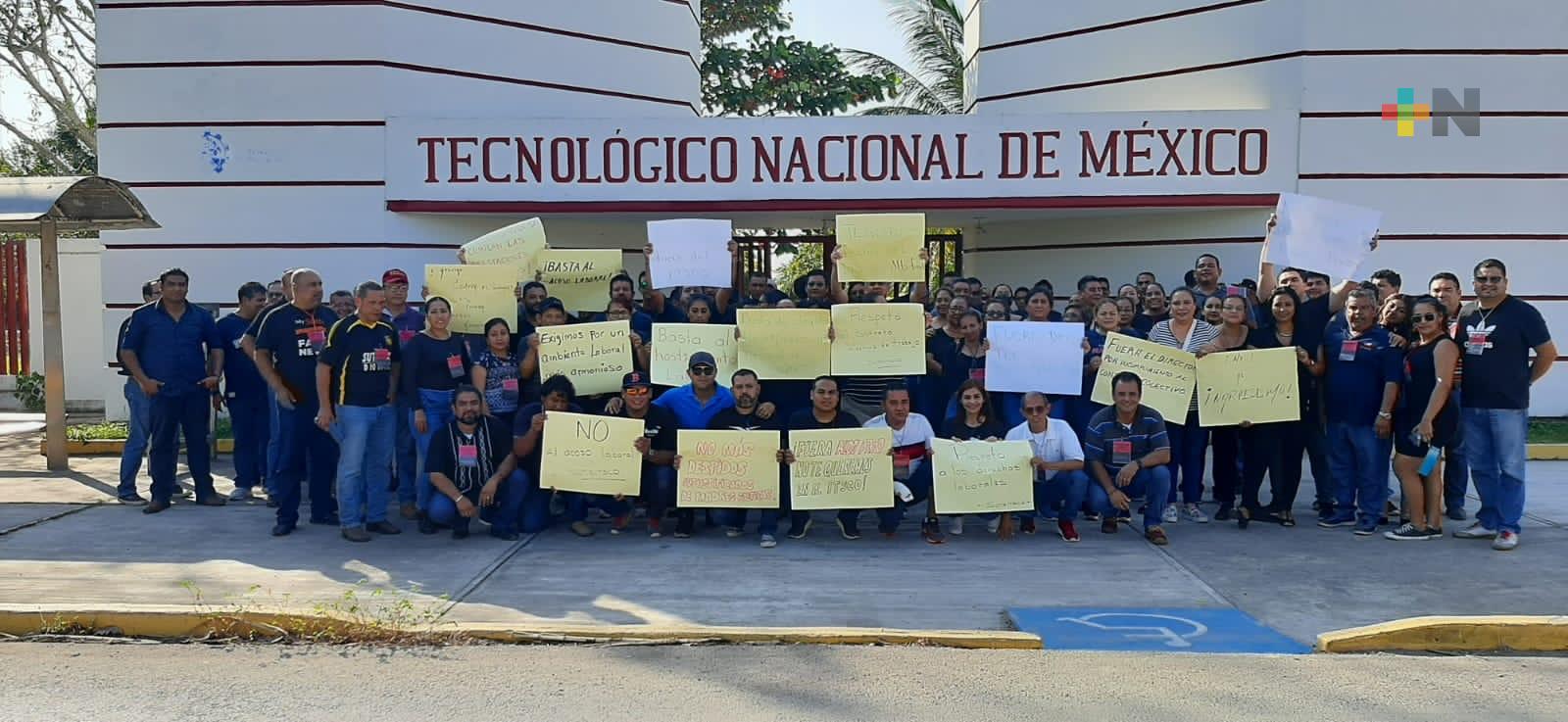 Por irregularidades realizan paro de brazos caídos en Tec de Cosamaloapan