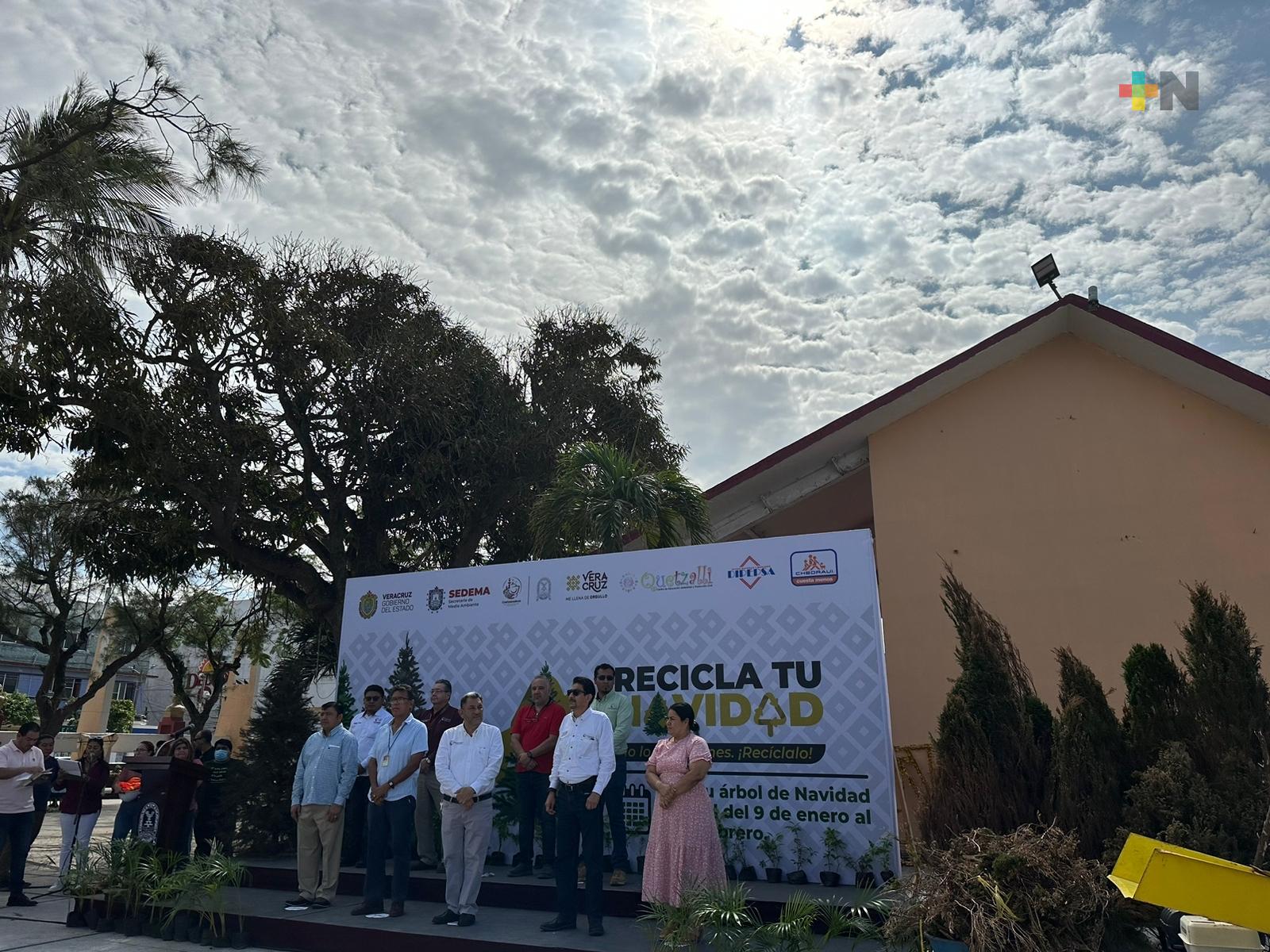 Inicia en Coatza programa «Recicla tu Navidad»
