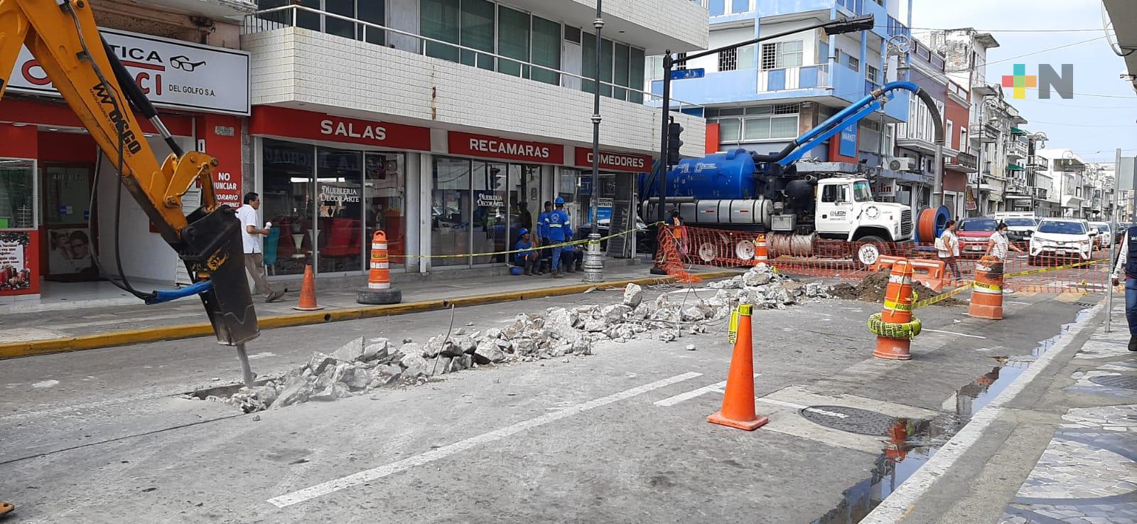Comienzan a reparar hundimiento de avenida 5 de Mayo de Veracruz puerto