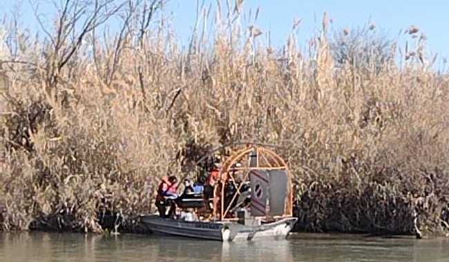 Rescatan a tres menores de edad en islote del Río Bravo