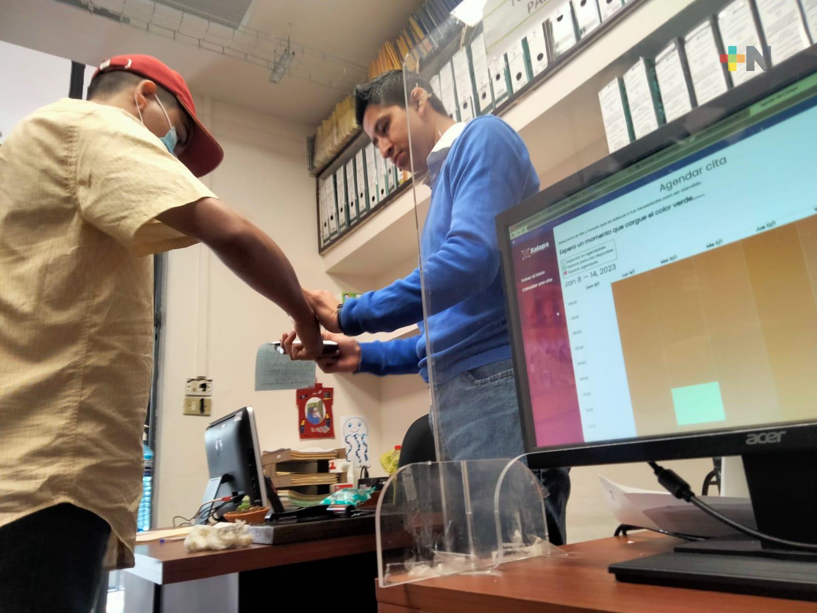 En Xalapa, jóvenes tramitan cartilla del Servicio Militar Nacional