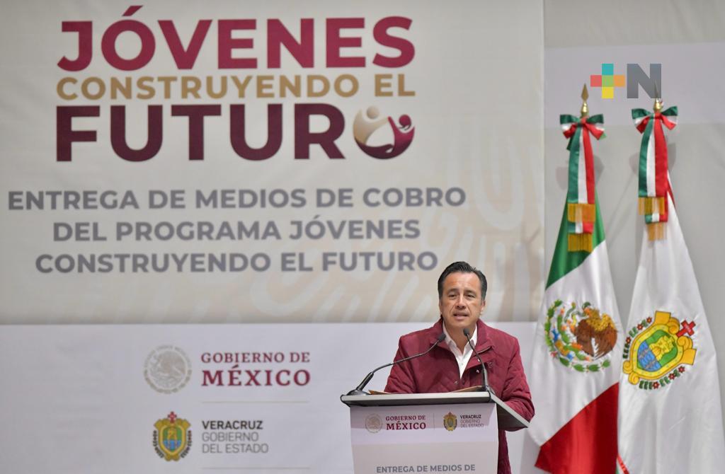 Más de 200 mil jóvenes ya aseguraron un futuro en Veracruz
