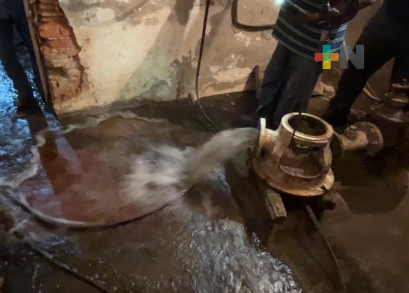 Cosamaloapan apoya a congregación Paraíso Novillero con bomba de extracción de agua