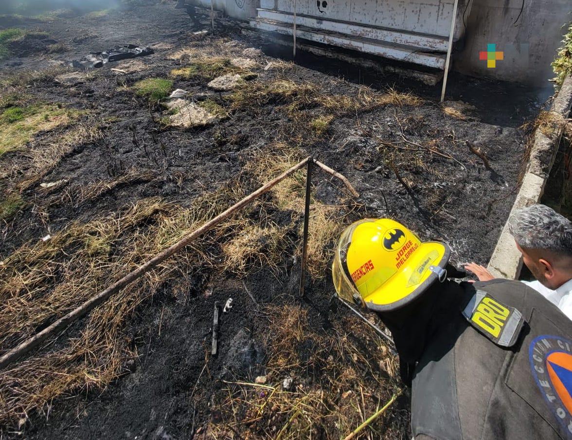 PC Municipal y bomberos liquidaron incendio en pastizal de Colonia Revolución