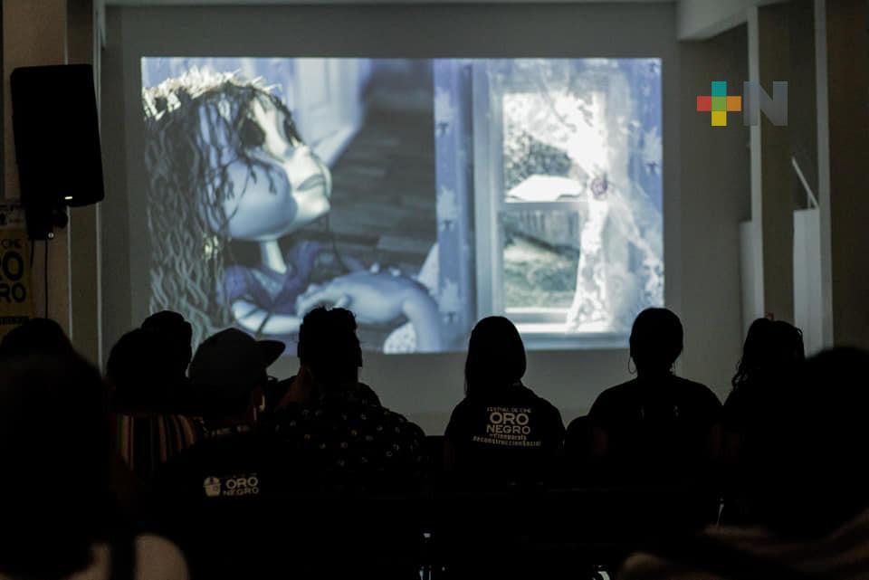 Convocan a cineastas veracruzanos a participar en festival de cine Oro Negro