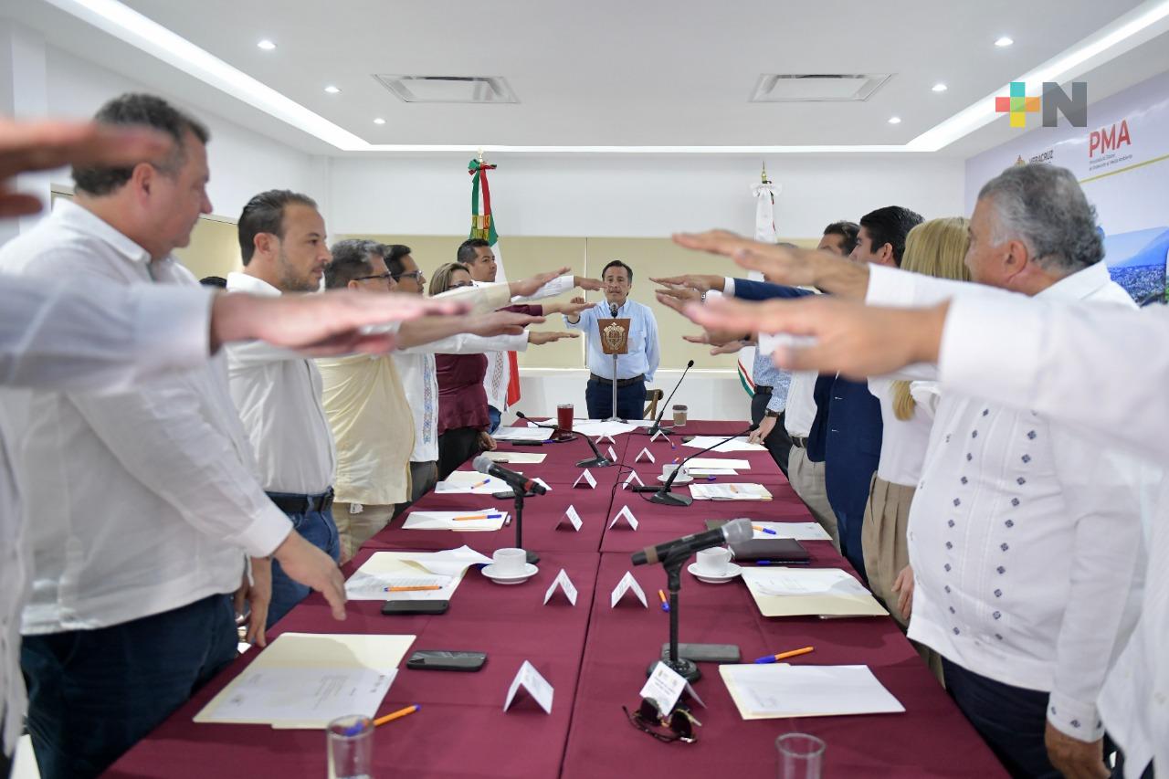 Toma protesta Gobernador a integrantes del Consejo de Administración del Aquarium