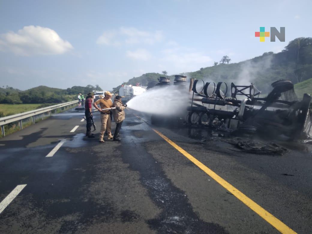 Reporta PC-Veracruz incendio de vehículo en autopista Cardel-Poza Rica