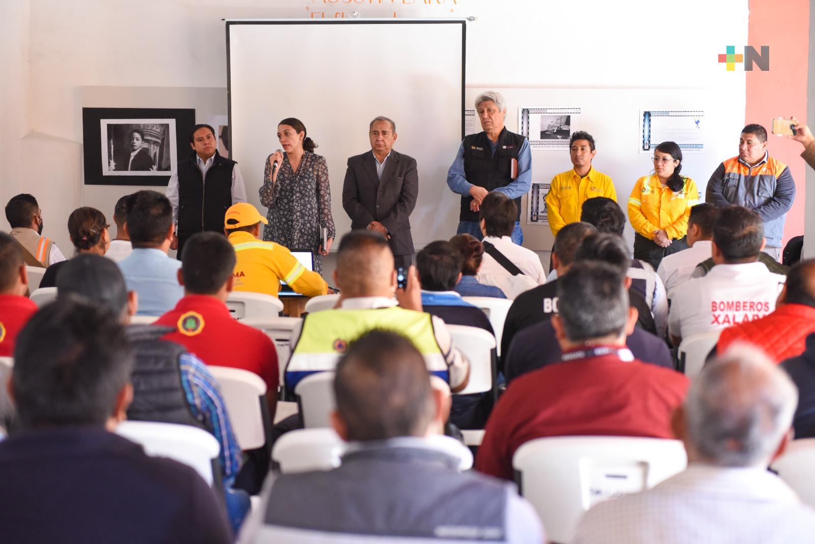 Capacitan a personal municipal en combate a incendios forestales y de pastizales