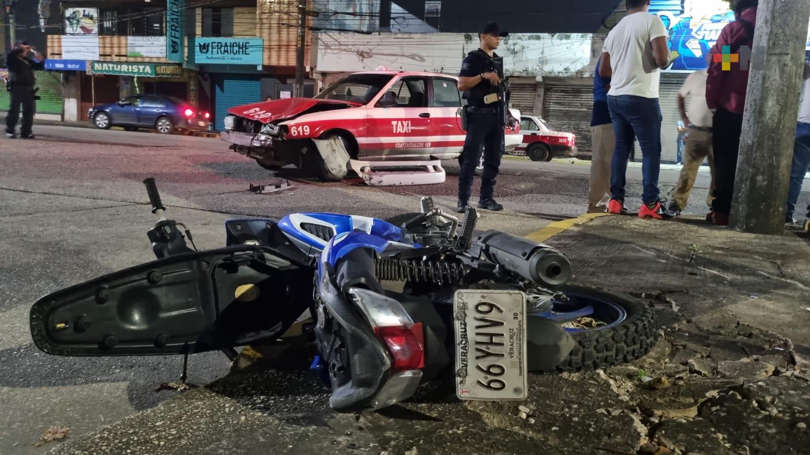 Una persona fallecida y otra lesionada deja accidente entre moto y taxi