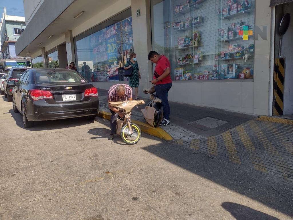 Reyes Magos inician compras de regalos para niños en Coatzacoalcos