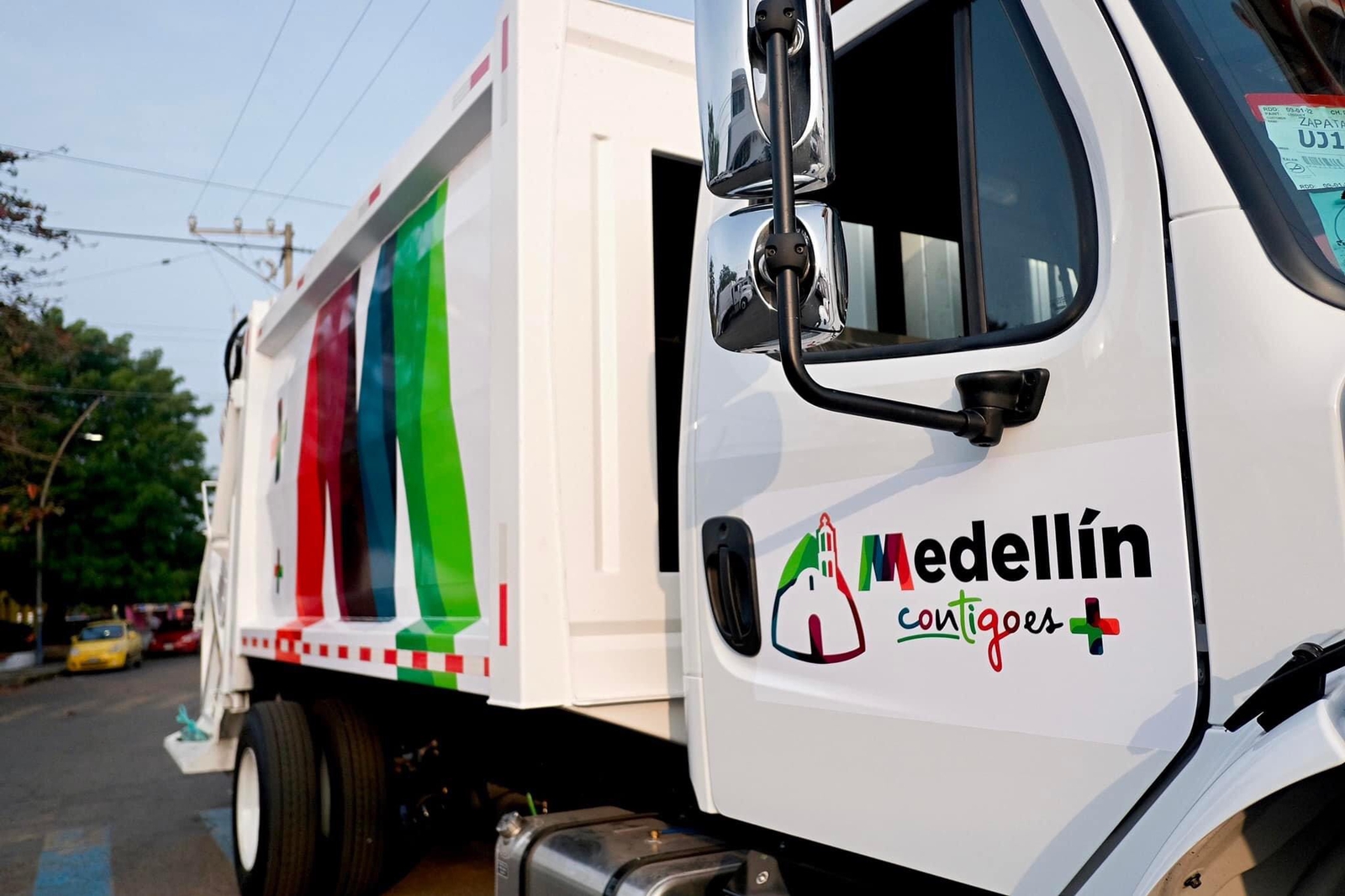 Nuevos camiones de basura en Medellín evitarán suspensiones en el servicio