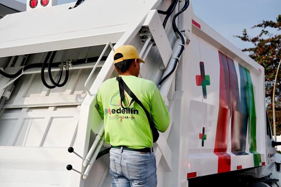 Refuerza Medellín recolección de basura con tres nuevos compactadores
