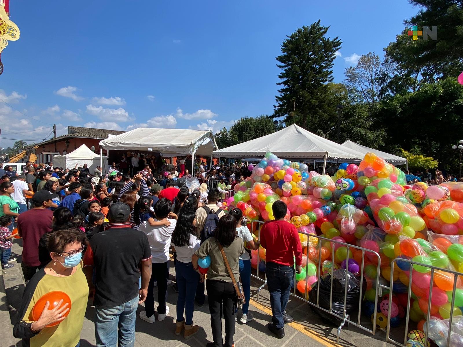 Entregan juguetes en Coatepec a infantes de diversos municipios de Veracruz